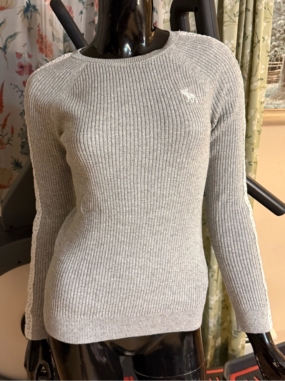 Abercrombie & Fitch Light Gray Ribbed Crewneck Sweater with Embroidered Logo